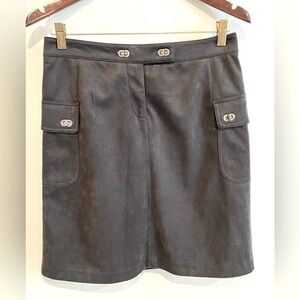 J. MCLAUGHLIN black midi skirt. Suede feeling. Size 4